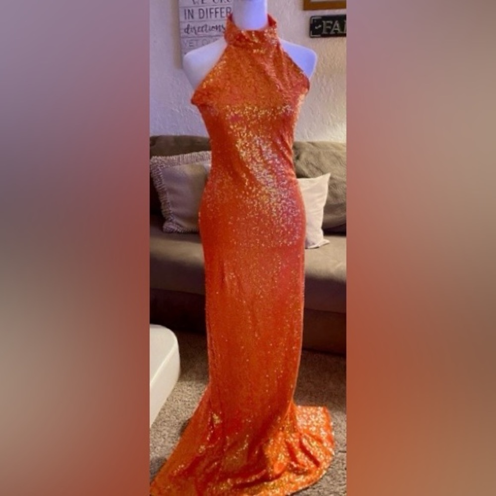 Stunning Orange Sequin Designer Gown.🧡